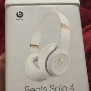 Beats by Dre Solo 4 White and Gold Headphones